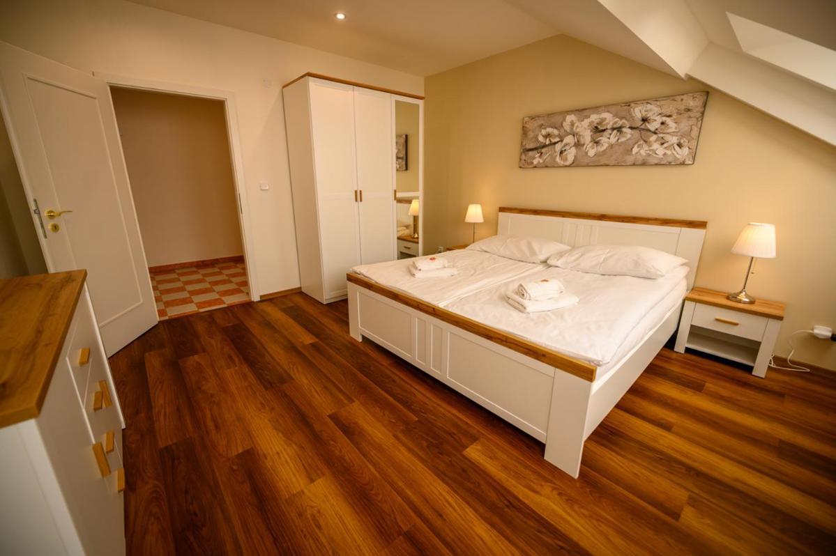 Apartman U Krale - 2 Jičín Exteriör bild